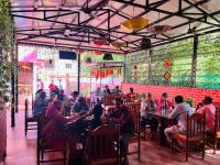 Un restaurant u otro lugar para comer en Raj Samudra Hotel and Spa