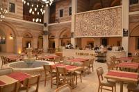 Un restaurante u otro lugar para comer en TASHAN1699 Otel ve Restoran