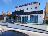 Tòa nhà nơi khách sạn căn hộ tọa lạc