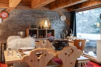 Nápoje v ubytování Hôtel Ecureuil