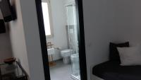 A bathroom at B&B Roda Barocco
