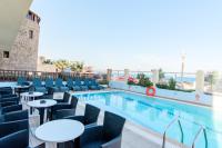 Bazén v ubytovaní Hotel Riviera alebo v jeho blízkosti