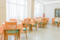 Reštaurácia alebo iné gastronomické zariadenie v ubytovaní Hotel Riviera