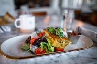 タホシティにあるevo Hotel Tahoe Cityの食器