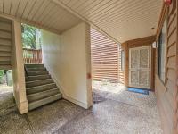 eine Treppe eines Hauses mit Treppenaufgang in der Unterkunft Serene 2 bed, 2 bath lodge, with amenities, 101AC lodge in Myrtle Beach