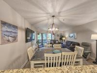 Ein Sitzbereich in der Unterkunft Serene 2 bed, 2 bath lodge, with amenities, 101AC lodge