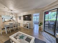 TV&#47;Unterhaltungsangebot in der Unterkunft Serene 2 bed, 2 bath lodge, with amenities, 101AC lodge