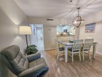 Ein Sitzbereich in der Unterkunft Serene 2 bed, 2 bath lodge, with amenities, 101AC lodge