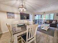 Ein Sitzbereich in der Unterkunft Serene 2 bed, 2 bath lodge, with amenities, 101AC lodge