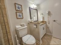 Ein Badezimmer in der Unterkunft Serene 2 bed, 2 bath lodge, with amenities, 101AC lodge