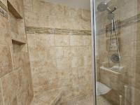 Ein Badezimmer in der Unterkunft Serene 2 bed, 2 bath lodge, with amenities, 101AC lodge