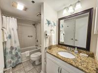 Ein Badezimmer in der Unterkunft Serene 2 bed, 2 bath lodge, with amenities, 101AC lodge