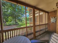 Ein Garten an der Unterkunft Serene 2 bed, 2 bath lodge, with amenities, 101AC lodge