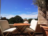 two chairs and a table on a balcony at Les toîts d&#39;Uzès in Uzès