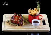 Jídlo v hotelu nebo okolí