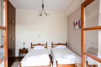 Postel nebo postele na pokoji v ubytování Villa Saint George Stone Costa Demetriou