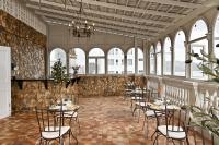 En restaurant eller et andet spisested på The Luna Boutique Hotel