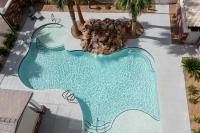 Der Swimmingpool an oder in der Nähe von Residence Inn by Marriott Las Vegas Airport