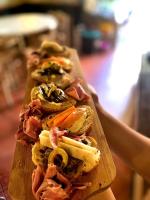 Φαγητό σε αυτό το διαμέρισμα ή κάπου εκεί κοντά