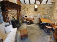 Posezení v ubytování Jean Moulierat