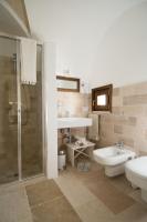 A bathroom at Antica Via Roma B&B E RELAX