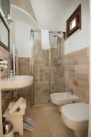 A bathroom at Antica Via Roma B&B E RELAX