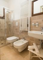 A bathroom at Antica Via Roma B&B E RELAX