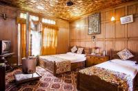The Shelter Group of Houseboats & Tour organiserにあるベッド