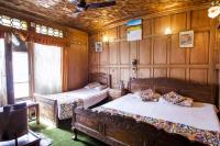 The Shelter Group of Houseboats & Tour organiserにあるベッド