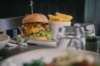 Φαγητό σε αυτό το πανδοχείο ή κάπου εκεί κοντά