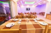 TV a/nebo společenská místnost v ubytování MALIK PALACE leh