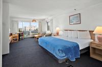 Ein Bett oder Betten in einem Zimmer der Unterkunft Beachcomber Motel