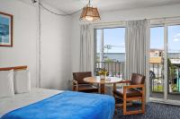 Ein Bett oder Betten in einem Zimmer der Unterkunft Beachcomber Motel