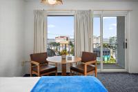 Ein Balkon oder eine Terrasse in der Unterkunft Beachcomber Motel