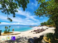 - Vistas a la playa del complejo en Belmont Hotel Mactan, en Mactan