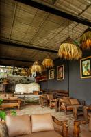 uma sala de estar com sofás, mesas e lustres em Krazy Gecko Resort em Pokhara