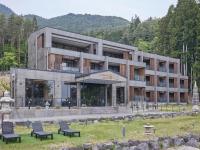 Where to Stay for Autumn Leaves at Lake Kawaguchi 2026: Lakeview Hotels, Maple Corridor Stays and Upside-Down Fuji