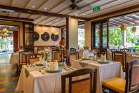 Un restaurante u otro lugar para comer en Cozy Savvy Hoi An - The Quintessence of Exquisite Retreat