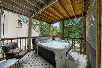 Ein Balkon oder eine Terrasse in der Unterkunft Relax at Forge Chalet Tranquil Retreat Near Attractions