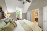 Ein Bett oder Betten in einem Zimmer der Unterkunft Relax at Forge Chalet Tranquil Retreat Near Attractions
