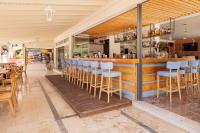 Restaurace v ubytování Rustic Charm Apartment in Ipsos