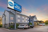 Un hotel con un cartel delante de un edificio. en Best Western Eau Claire South, en Eau Claire