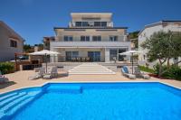 Bazén v ubytovaní Villa Mila Trogir alebo v jeho blízkosti