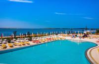 Der Swimmingpool an oder in der Nähe von Arena Grand Kazela Camping Homes