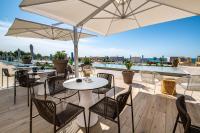 Ein Balkon oder eine Terrasse in der Unterkunft Arena Grand Kazela Camping Homes