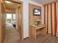Televízia a/alebo spoločenská miestnosť v ubytovaní Appartement Gästehaus Bergkristall