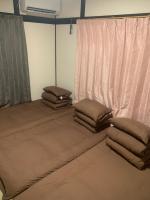 Ein Bett oder Betten in einem Zimmer der Unterkunft 仁信小屋