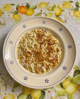 uma tigela de macarrão em um prato sobre uma mesa em Agriturismo Pietragrande em Otranto