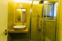 Kúpeľňa v ubytovaní Maistros Kardamyli Apartments