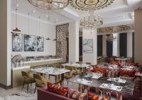 een eetkamer met tafels, stoelen en kroonluchters bij Surxondaryo Hotel Tashkent in Teshabayguzar